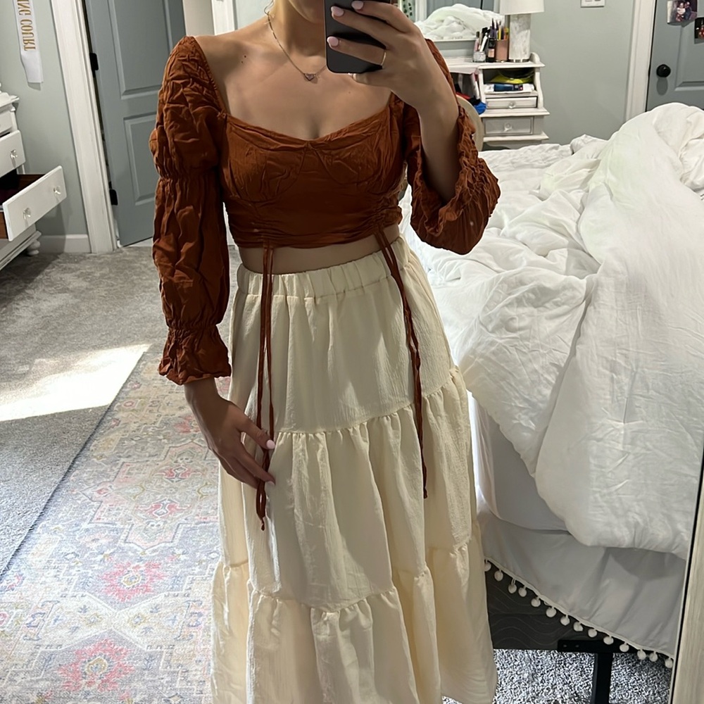 Terra-cotta flowy crop